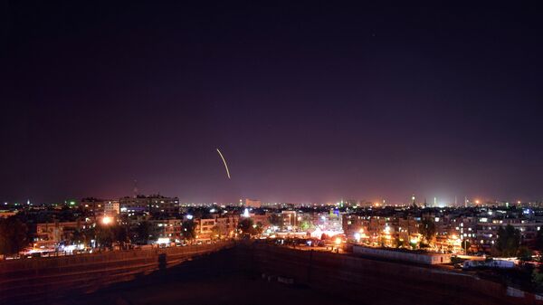 Ataque aéreo sobre Damasco, Siria - Sputnik Mundo