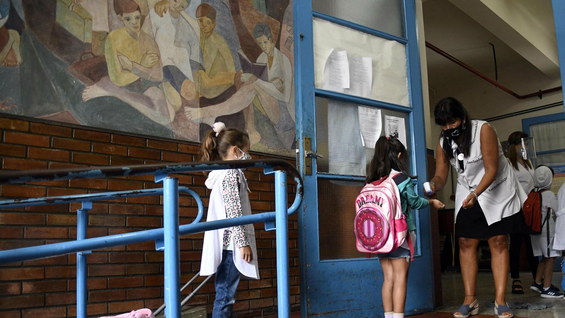 Los alumnos en la escuela en Argentina (imagen referencial)  - Sputnik Mundo, 1920, 30.11.2021
