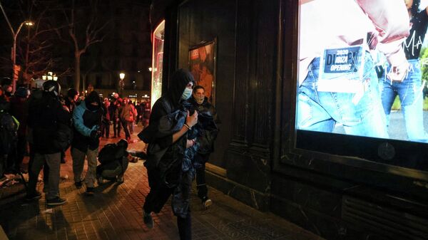 Las protestas de apoyo a Pablo Hasél en España - Sputnik Mundo
