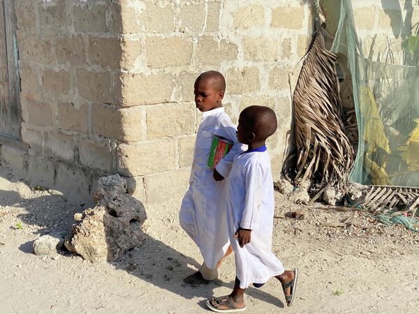 Niños en una calle de Zanzíbar. - Sputnik Mundo