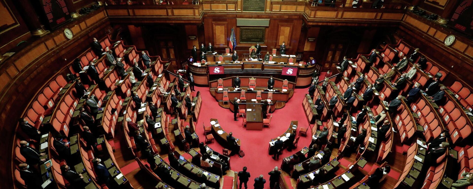 El Parlamento italiano guardando un minuto de silencio en memoria del embajador Luca Attanasio - Sputnik Mundo, 1920, 24.02.2021