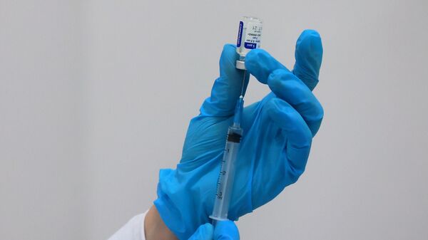 Пункт вакцинации от COVID-19 в ТРЦ Гагаринский - Sputnik Mundo