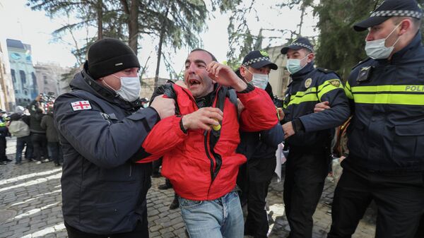 Detenciones de los participantes de un piquete frente al Parlamento de Georgia en la capital del país, Tiflis - Sputnik Mundo