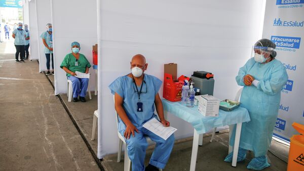 Vacunación contra COVID-19 en Lima, Perú - Sputnik Mundo