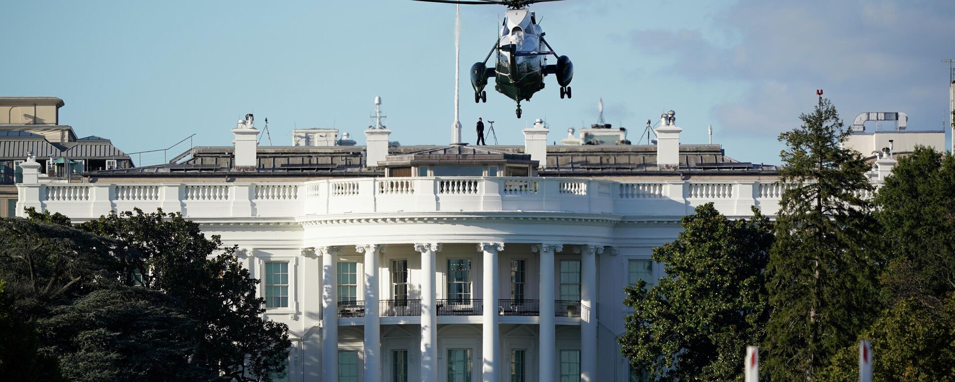 Un helicóptero aterriza sobre el césped de la Casa Blanca - Sputnik Mundo, 1920, 05.08.2022