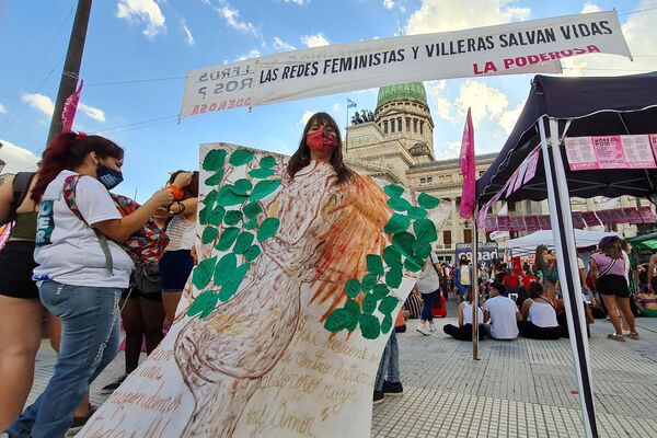 Vanina Veigas, presente en la marcha en representación a las mujeres asesinadas - Sputnik Mundo