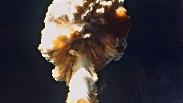 Una prueba nuclear francesa en Mururoa, Polinesia - Sputnik Mundo