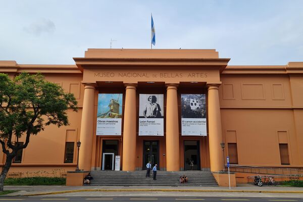 Museo Nacional de Bellas Artes, frente a la Plaza Francia.  - Sputnik Mundo