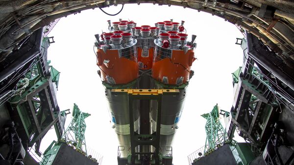 Instalación de un cohete-portador Soyuz - Sputnik Mundo