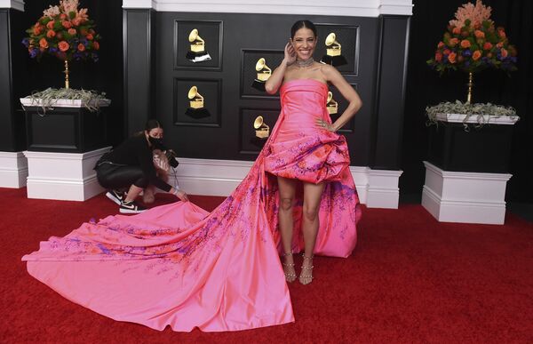 La cantante costarricense Debi Nova llega a los premios Grammy en Los Ángeles. - Sputnik Mundo