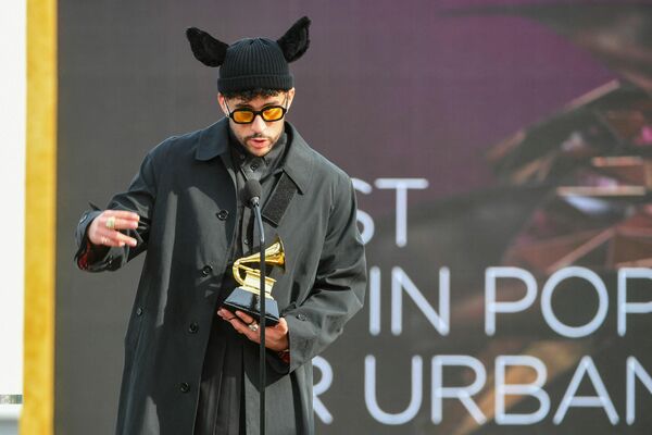 El álbum YHLQMDLG del cantante puertorriqueño Bad Bunny ganó el premio al mejor álbum de pop latino o urbano.  - Sputnik Mundo
