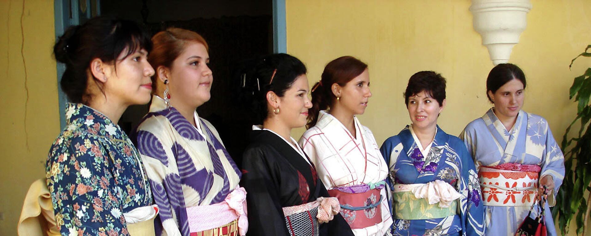Desfile de kimonos y ropa tradicional japonesa, Día de la Cultura de Japón, Casa de la Obrapía, La Habana.  - Sputnik Mundo, 1920, 15.03.2021