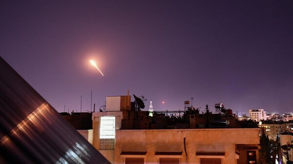 Ataque con misiles sobre Damasco, Siria - Sputnik Mundo