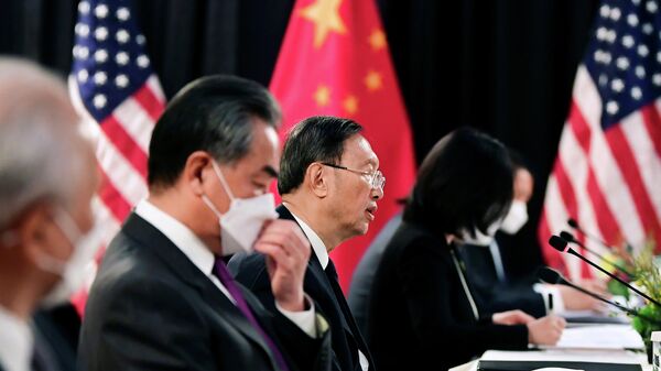 Ministro de Exteriores chino, Wang Yi, y excanciller de China, Yang Jiechi - Sputnik Mundo