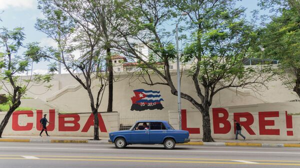 Mural 'Cuba libre' en las calles de La Habana - Sputnik Mundo