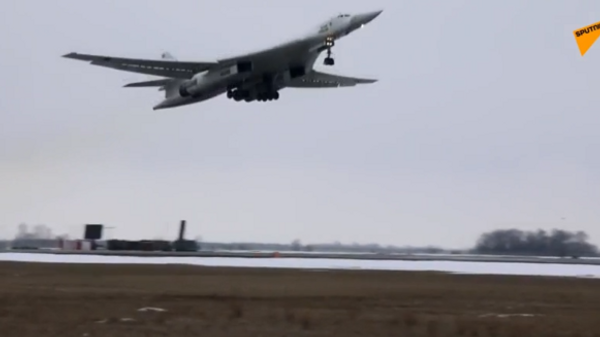 Bombarderos rusos Tu-160 sobrevuelan el norte de Europa - Sputnik Mundo