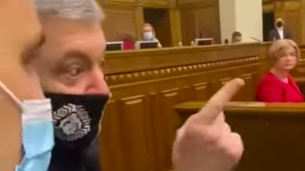 Petró Porosheko,  expresidente ucraniano, se involucra en una pelea en el Parlamento - Sputnik Mundo