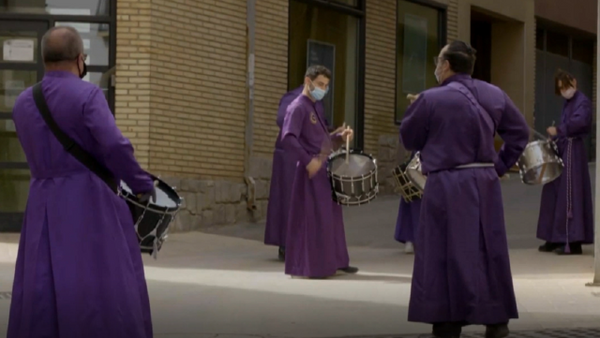Los tradicionales tambores de la Semana Santa se dejan escuchar en España pese a la pandemia - Sputnik Mundo