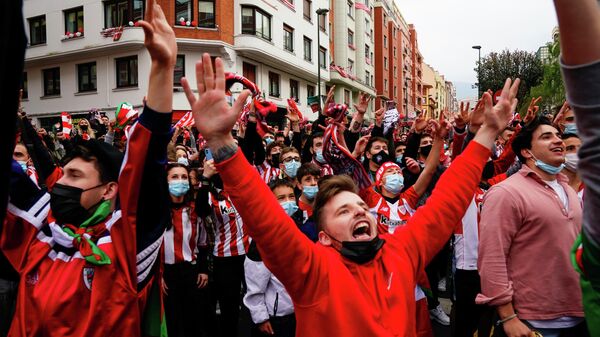 Aficionados del Athletic Club en Bilbao, España - Sputnik Mundo