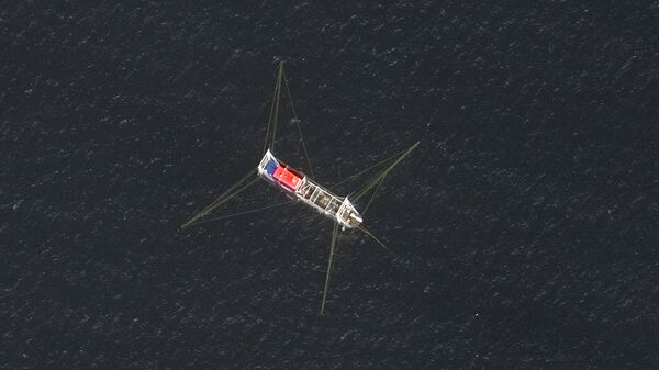Вид на рыболовное судно у рифа Нюэцзяо в Южно-Китайском море  - Sputnik Mundo