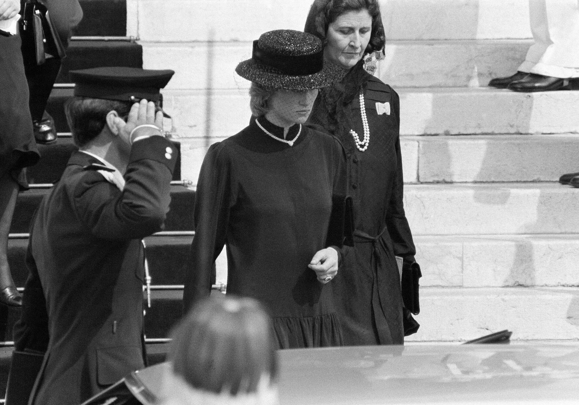 Princesa Diana en el funeral de la Princesa Grace de Mónaco - Sputnik Mundo, 1920, 07.04.2021