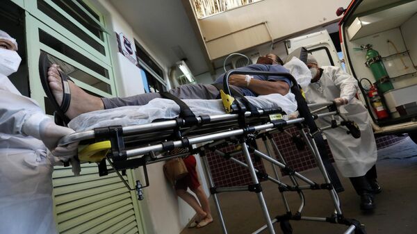 Paciente con COVID-19 en hospital en Brasil - Sputnik Mundo