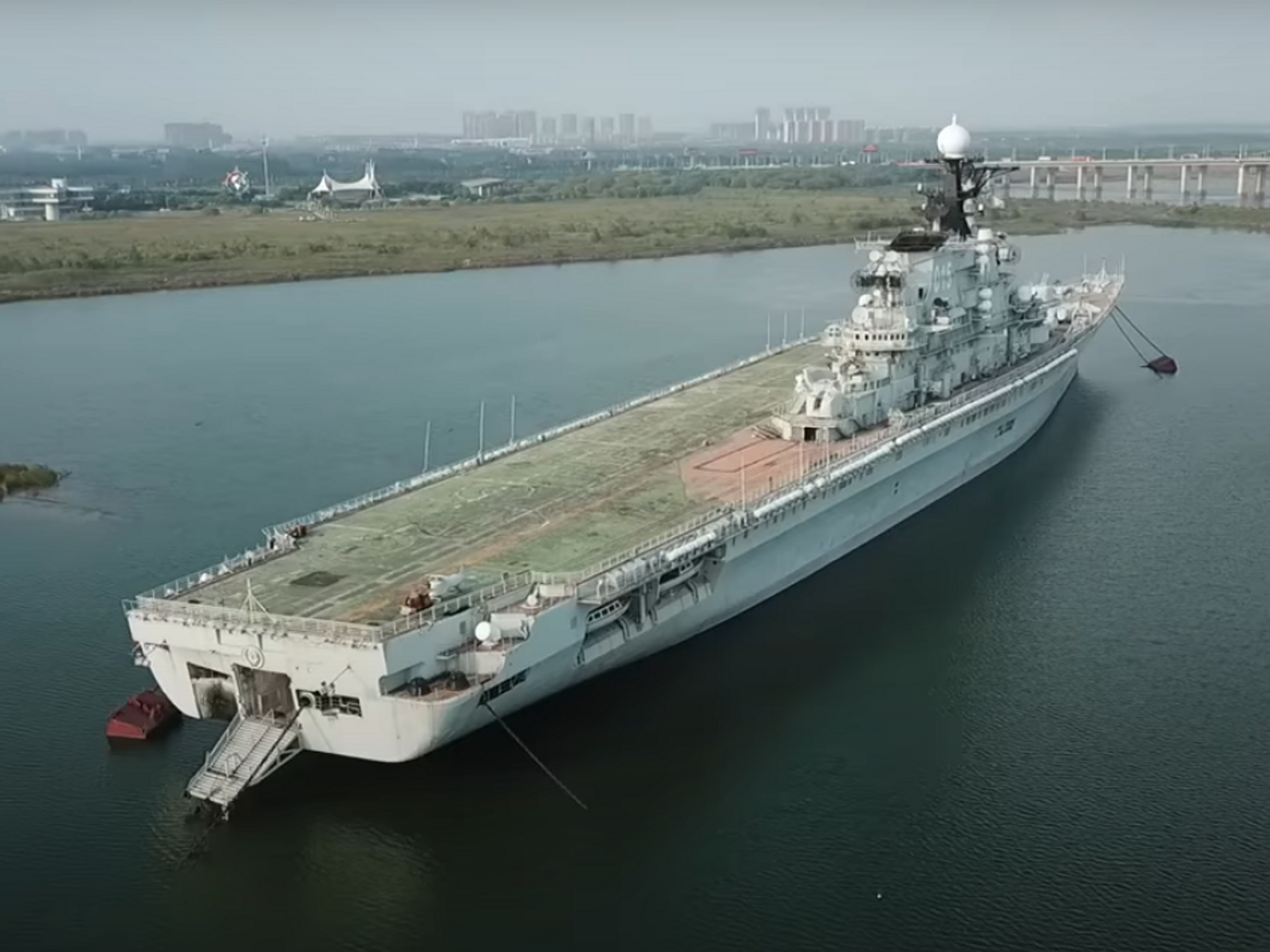 Cómo un portaviones soviético terminó pudriéndose en una laguna china? -  23.04.2021, Sputnik Mundo