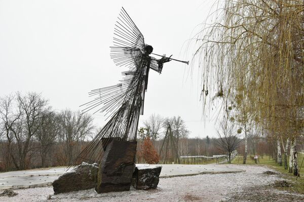 Monumento al ángel del Apocalipsis en Chernóbil - Sputnik Mundo