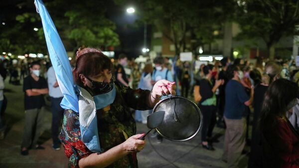 Protestas en Buenos Aires contra las medidas de restrictivas del Gobierno ante la pandemia de COVID-19 - Sputnik Mundo