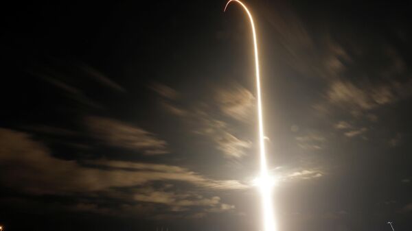 Lanzamiento de la nave espacial Crew Dragon el 23 de abril de 2021 - Sputnik Mundo