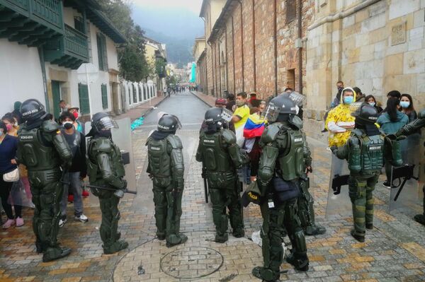 La Policía colombiana se desplegó en la jornada de protestas - Sputnik Mundo