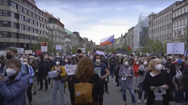 Protestas golpean las calles de Praga en medio de la crisis diplomática con Rusia - Sputnik Mundo