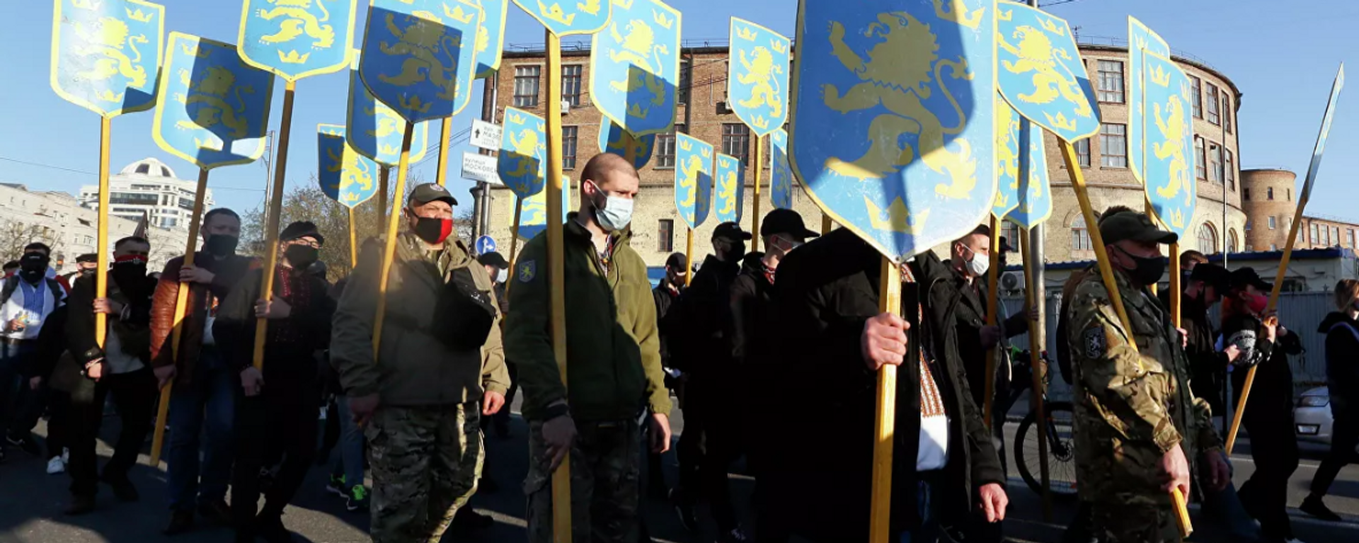 Marcha en honor a la fundación de la División Galizien de las Waffen-SS en Kiev (Ucrania), el 28 de abril del 2019 - Sputnik Mundo, 1920, 01.05.2021