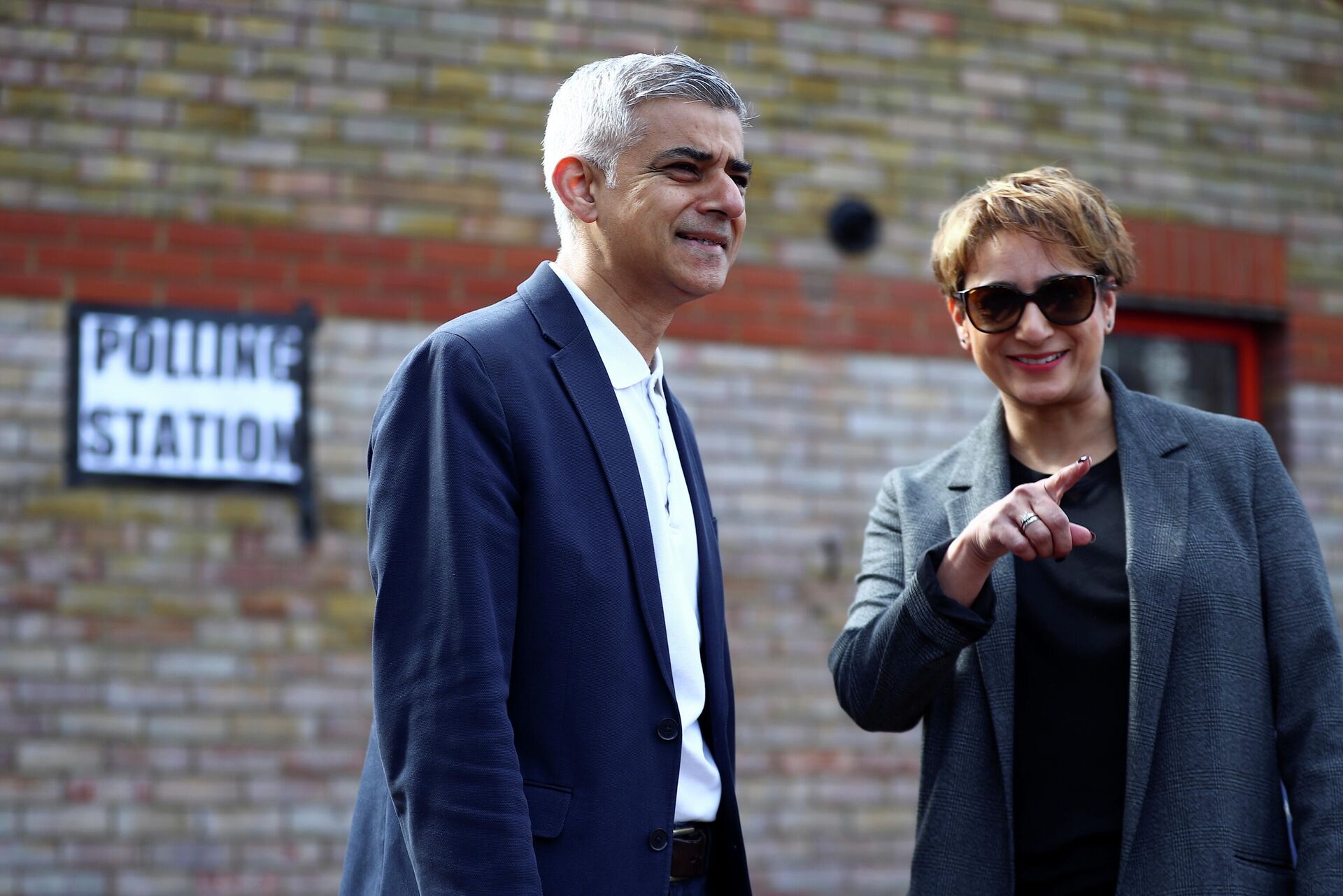 El alcalde de Londres, Sadiq Khan, con su esposa en las elecciones de Londres, el 6 de mayo de 2021 - Sputnik Mundo, 1920, 06.05.2021