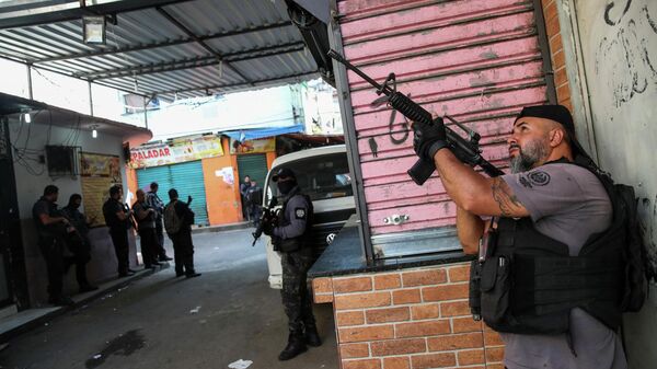 Policía de Río en favela - Sputnik Mundo