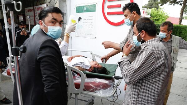 Una mujer herida tras la explosión en Kabul, (Afganistán), el 8 de mayo de 2021 - Sputnik Mundo