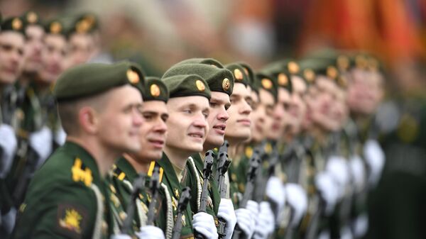 El desfile militar dedicado al 76 aniversario de la victoria en la Gran Guerra Patria en Moscú - Sputnik Mundo