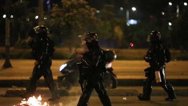 Policía de Colombia durante las protestas - Sputnik Mundo