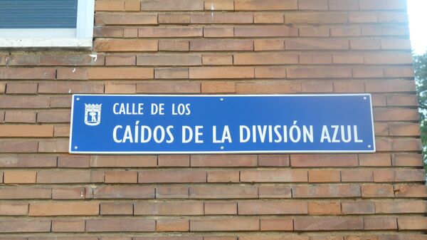 Letrero de la calle de los Caídos de la División Azul (Madrid) - Sputnik Mundo