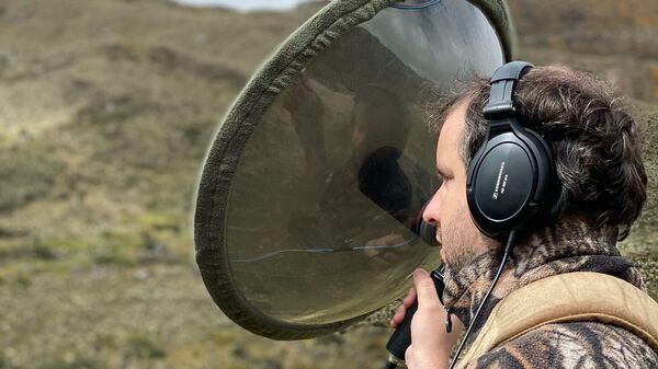 El paisajista sonoro ciego Juan Pablo Culasso durante una de sus grabaciones - Sputnik Mundo