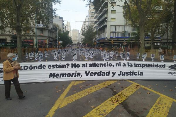 Marcha de silencio en conmemoración de las víctimas de la ditadura en Uruguay - Sputnik Mundo