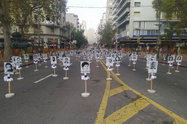 Marcha de silencio en conmemoración de las víctimas de la ditadura en Uruguay - Sputnik Mundo