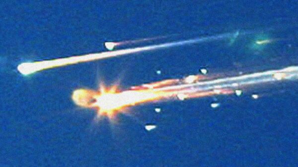 Basura espacial cayendo a la Tierra, foto de archivo - Sputnik Mundo