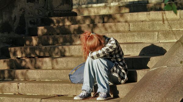 Una chica llorando (imagen referencial) - Sputnik Mundo