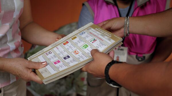 Distribución del material electoral antes de las elecciones del 6 de junio en México  - Sputnik Mundo