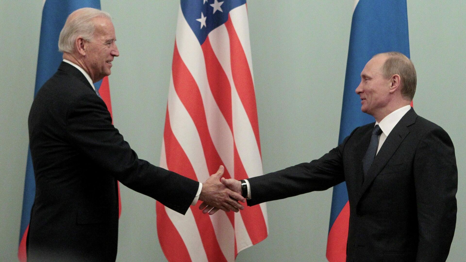El presidente de Rusia, Vladímir Putin, con su homólogo estadounidense, Joe Biden (archivo) - Sputnik Mundo, 1920, 08.06.2021