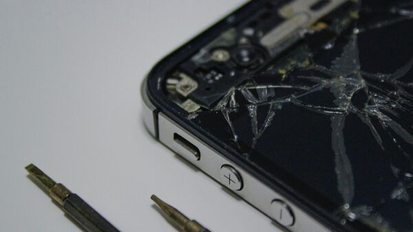 Reparación de un iPhone - Sputnik Mundo
