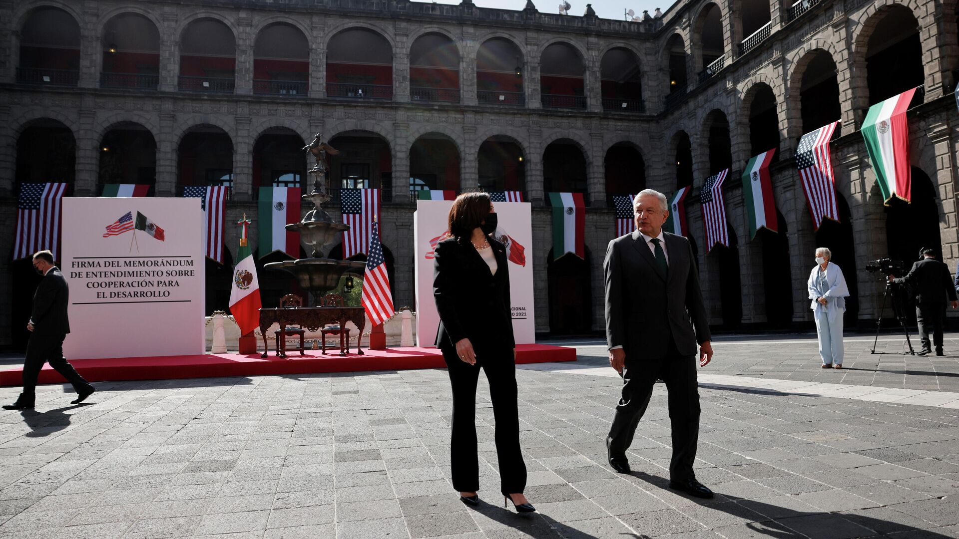 La vicepresidenta de EEUU, Kamala Harris, y el presidente de México, Andrés Manuel López Obrador - Sputnik Mundo, 1920, 08.06.2021