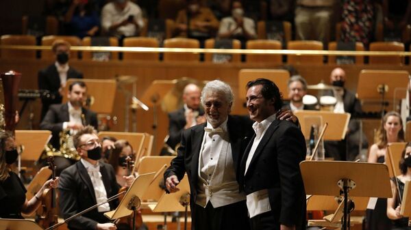 Ovación a Plácido Domingo durante su concierto en Madrid - Sputnik Mundo