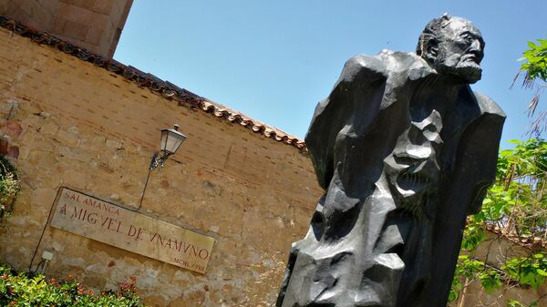Estatua de Miguel de Unamuno en Salamanca - Sputnik Mundo